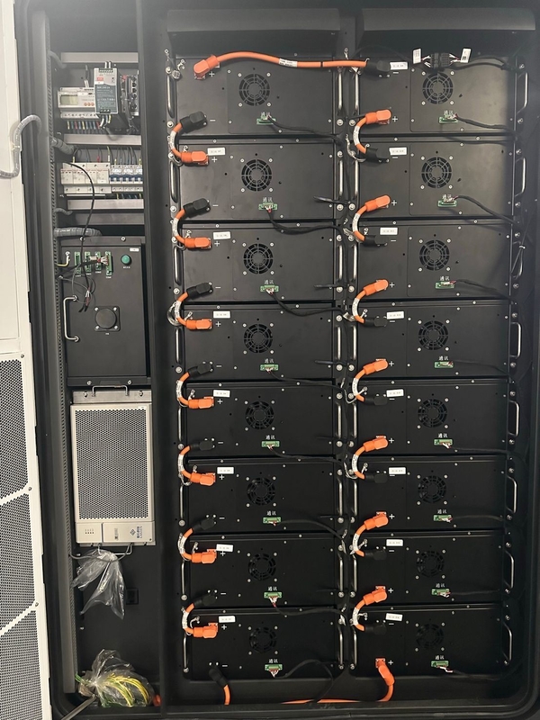 Buiten ESS kast Luchtgekoeld 229kwh LFP grote capaciteit voor park energieopslag en back-up stroomvoorziening